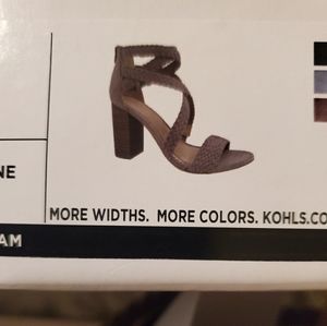 Brand new never worn size 8 1/2 sandals